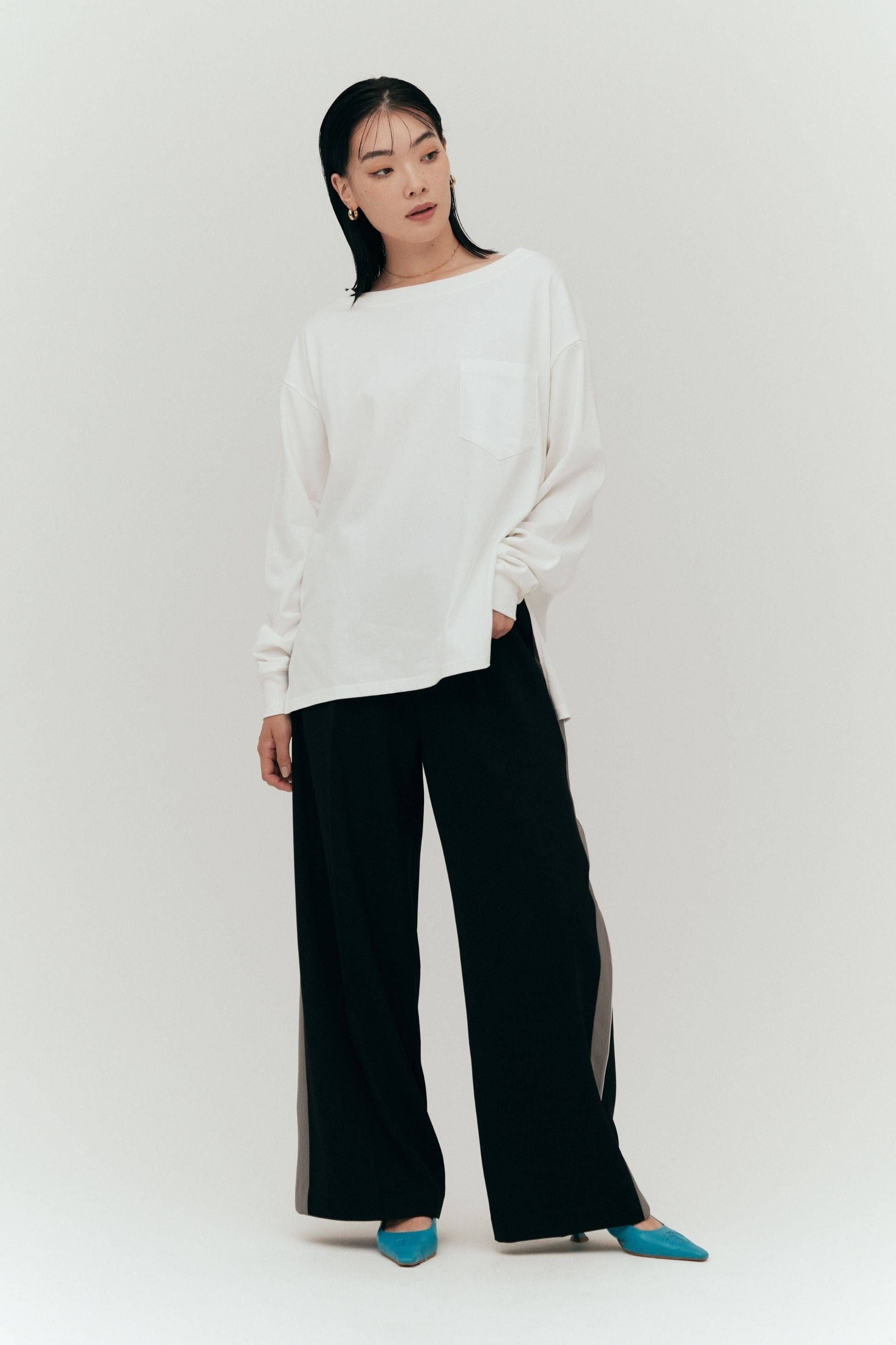 Off shoulder cutsew【White】