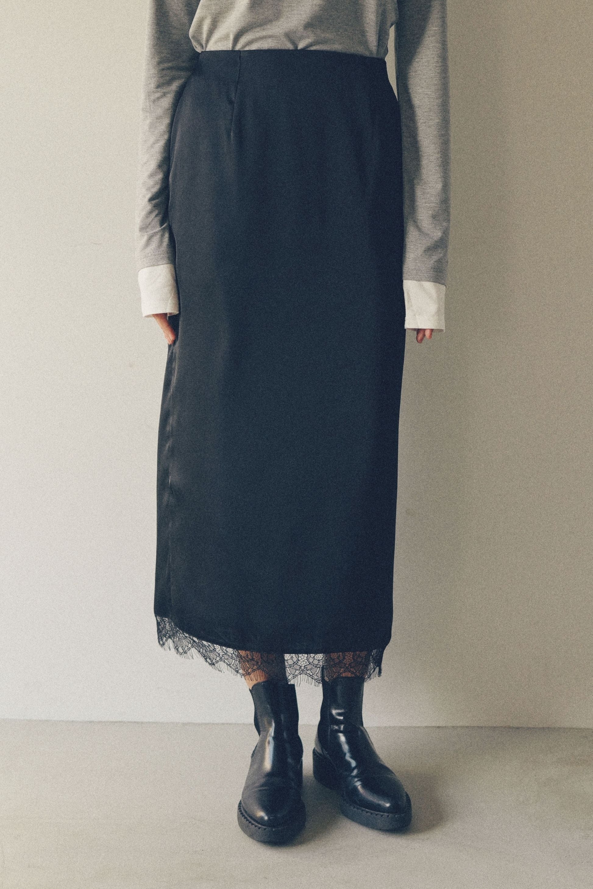 Hem lace skirt【Black】