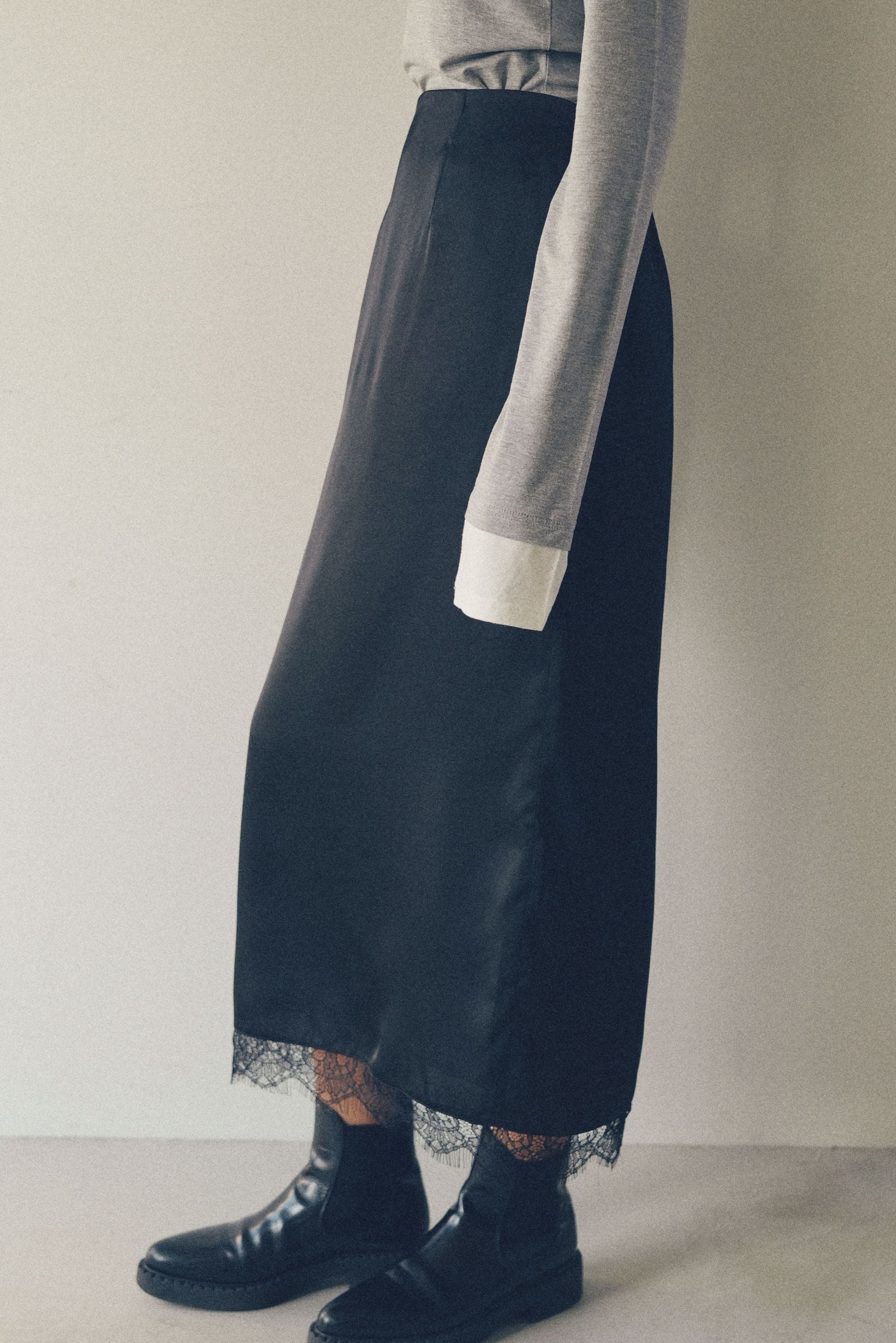 Hem lace skirt【Black】