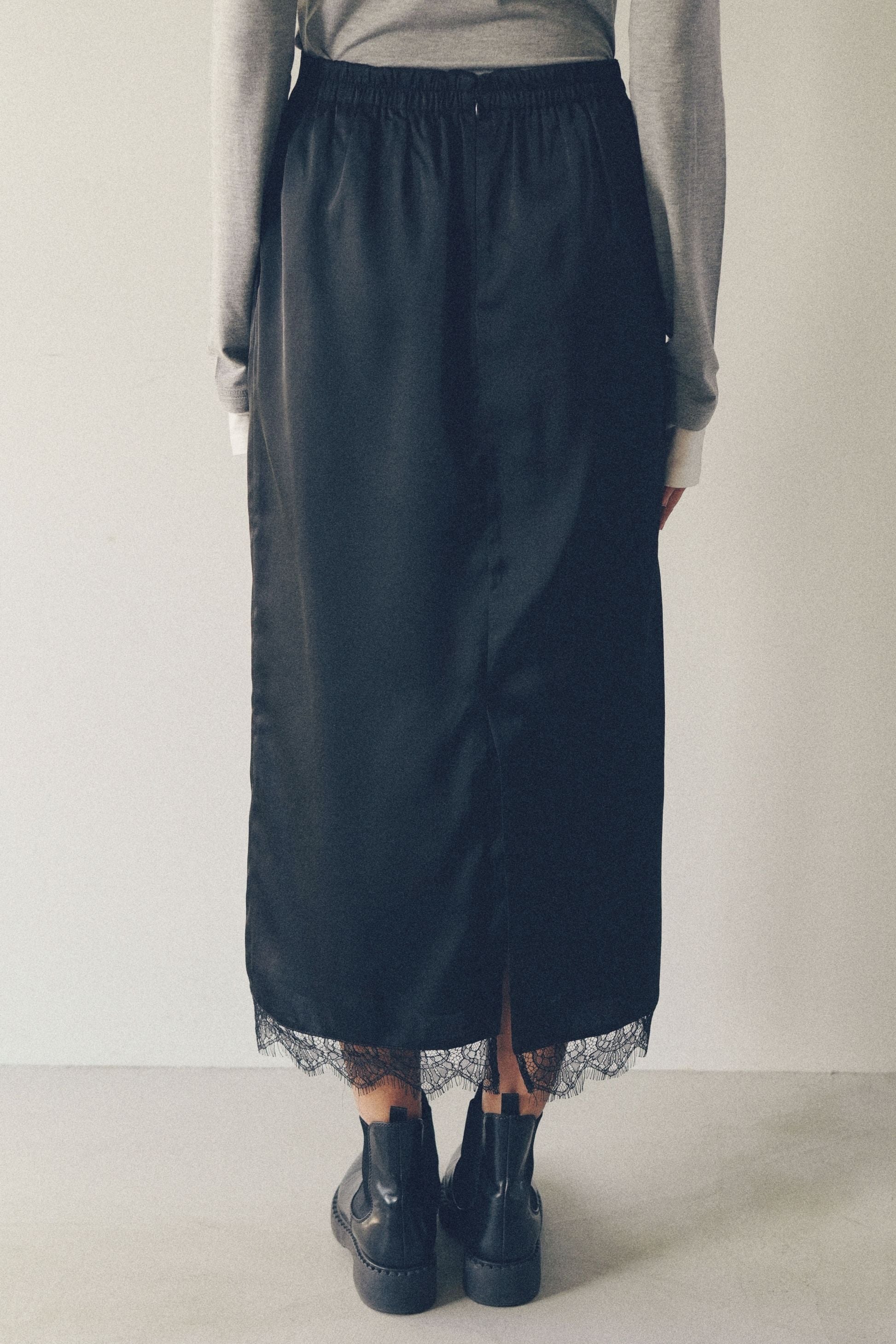 Hem lace skirt【Black】