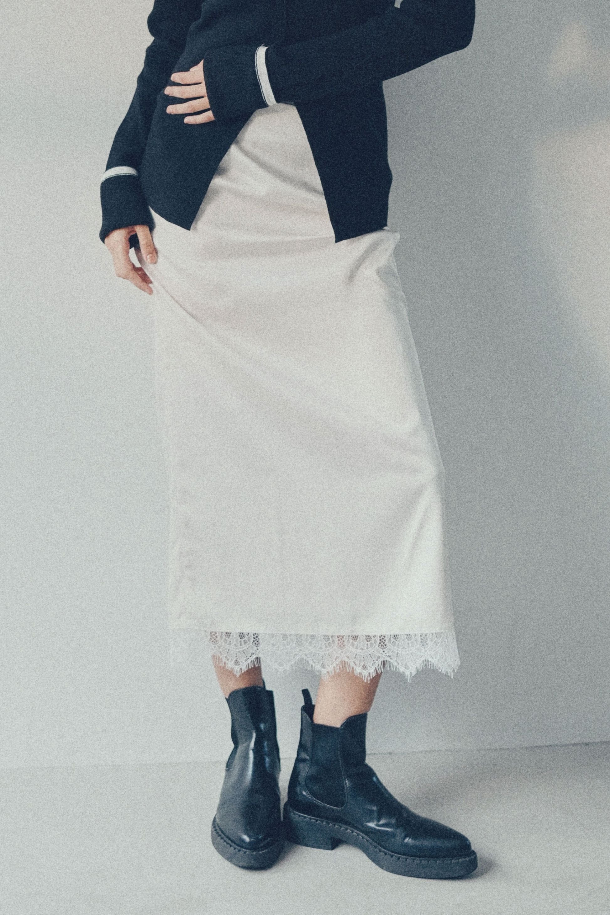 Hem lace skirt【White】