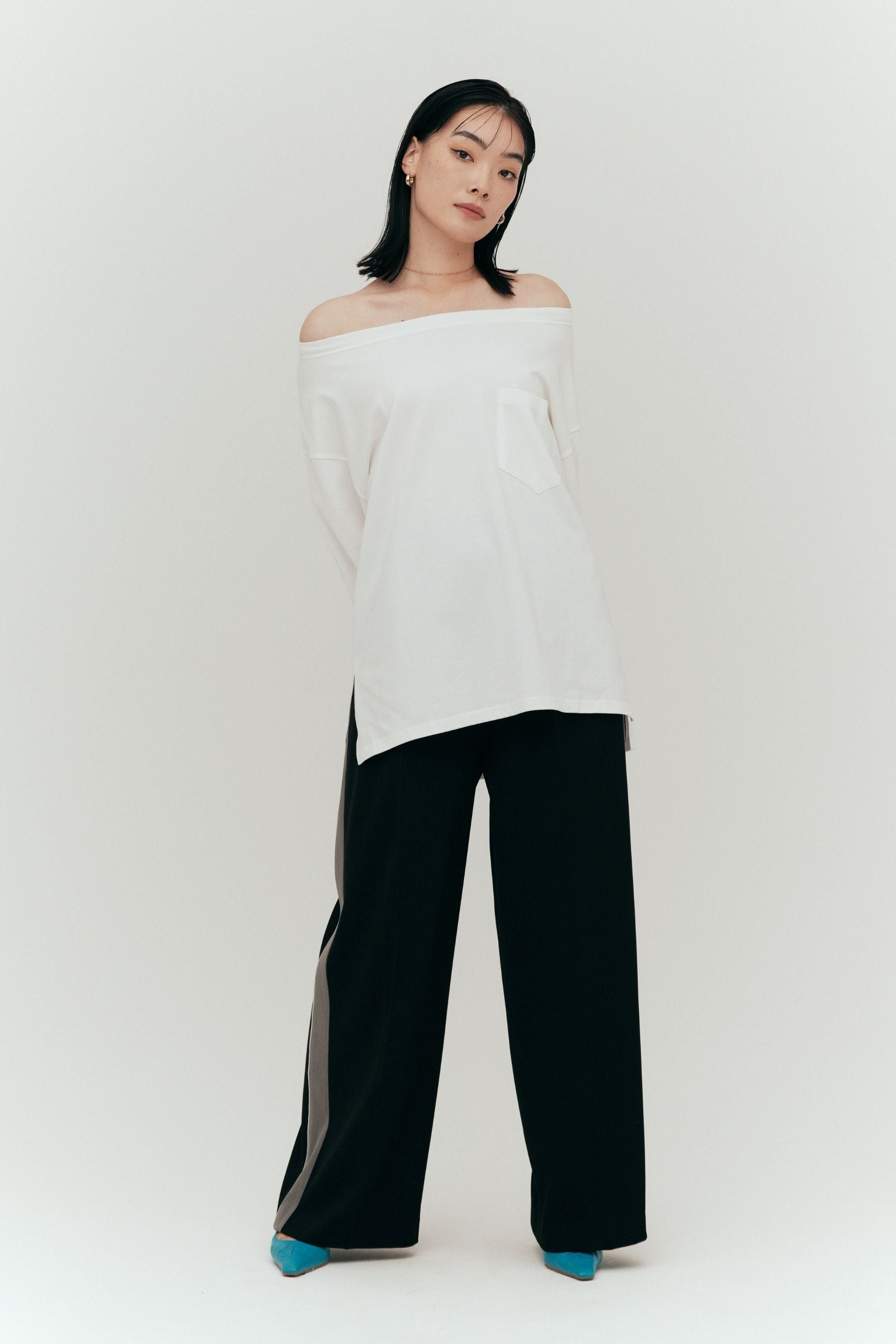 Off shoulder cutsew【White】