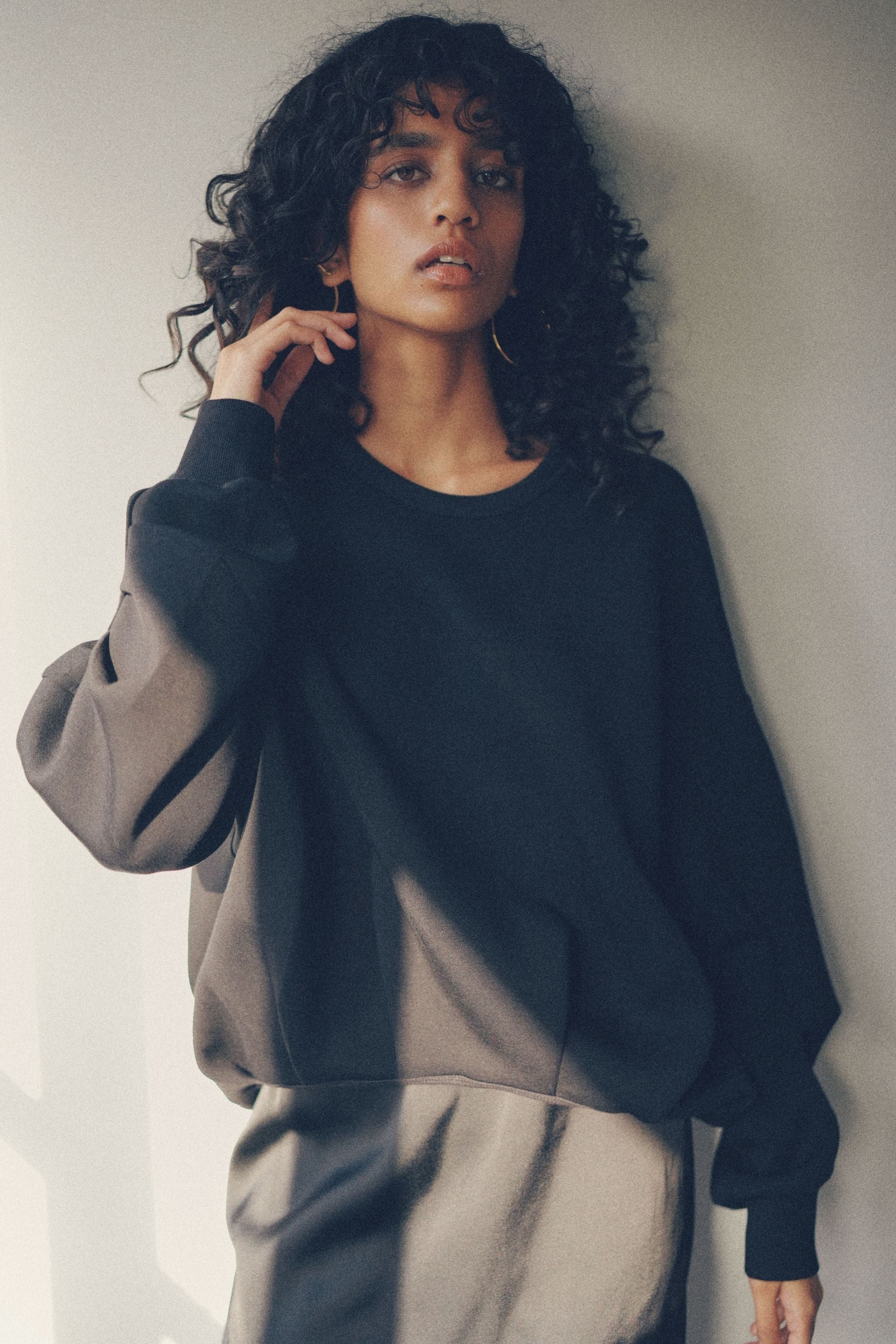 Volume tuck sweatshirt 【Black】