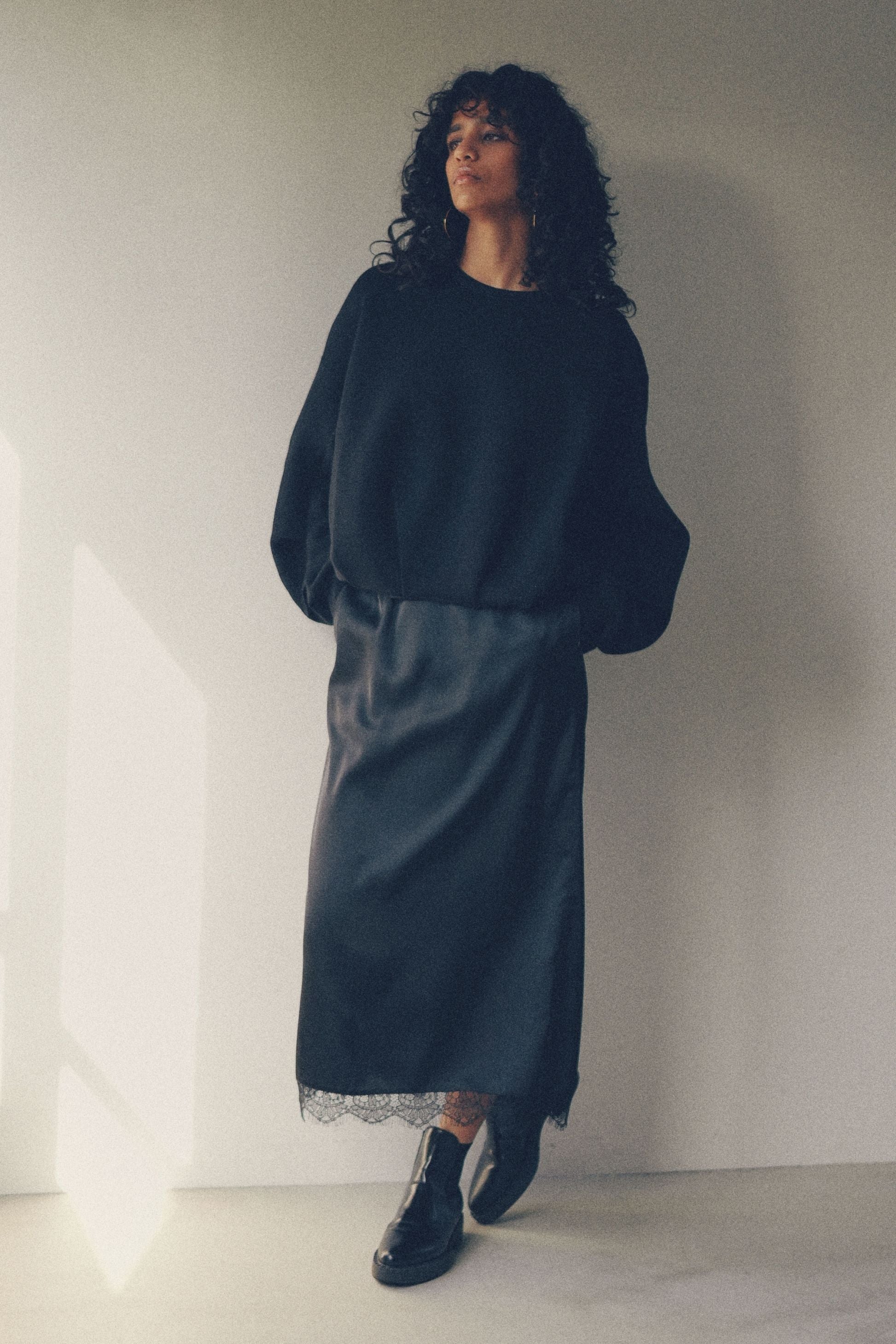 Volume tuck sweatshirt 【Black】