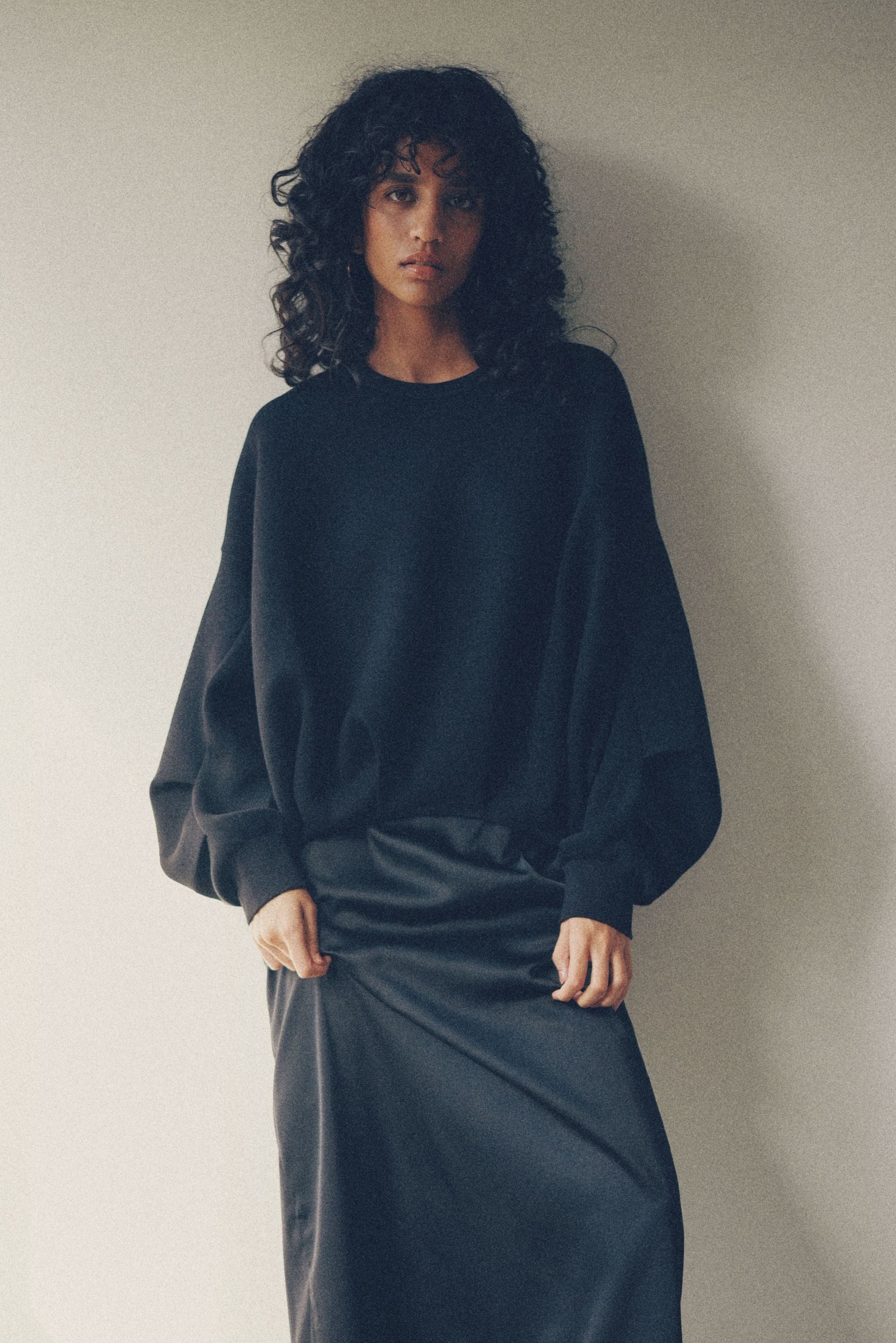 Volume tuck sweatshirt 【Black】