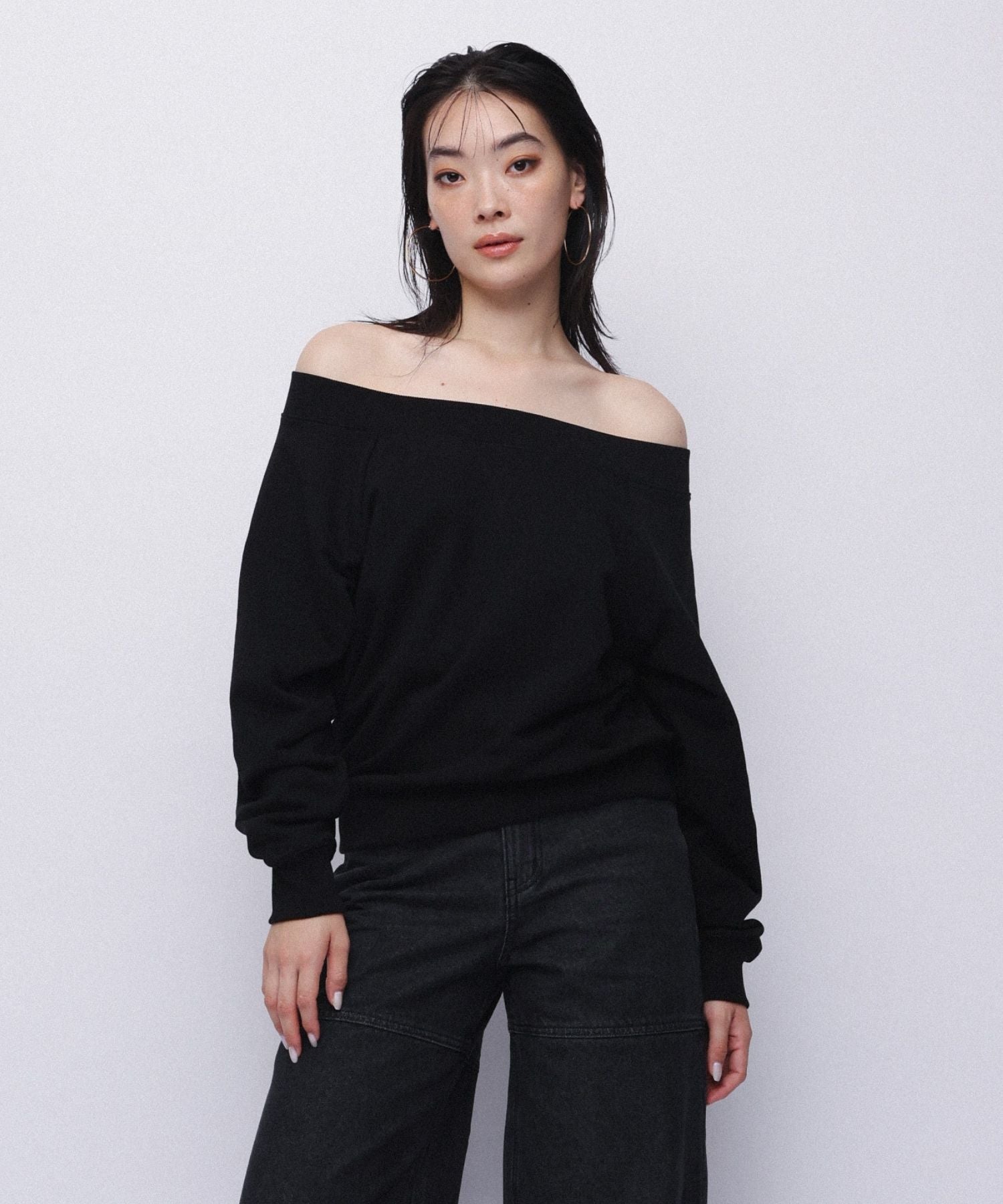 PRE ORDER　Off shoulder sweat 【Black】